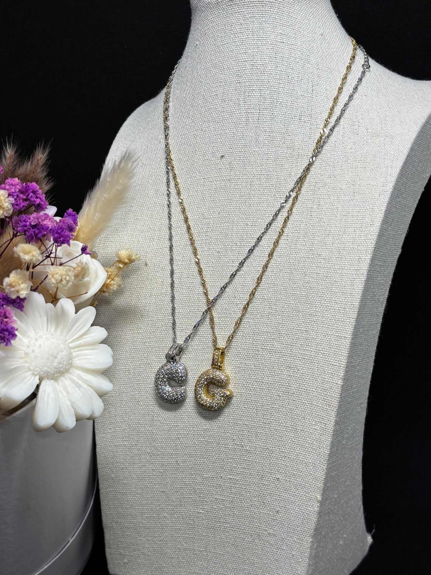 Collana in acciaio con lettera personalizzata