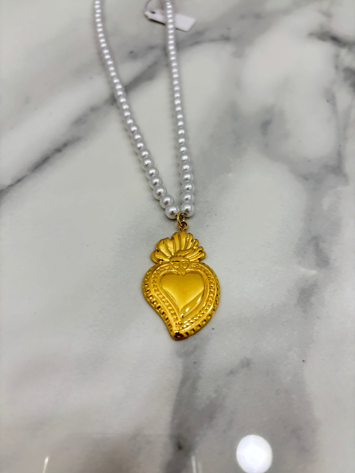 Collana di perline con cuore sacro